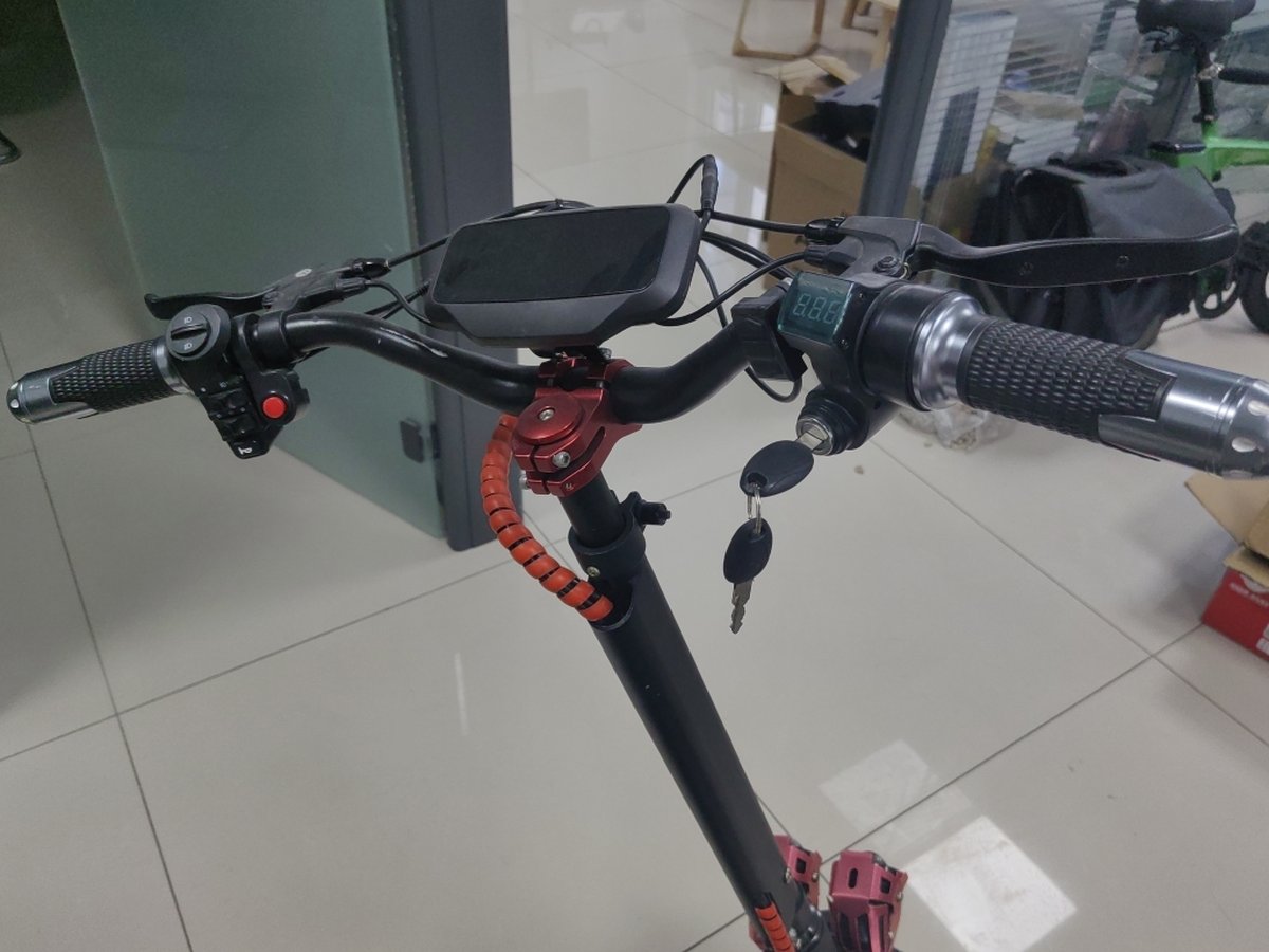 Electric scooter cockpit: LCD display, twist throttle, thumb controls and ignition key